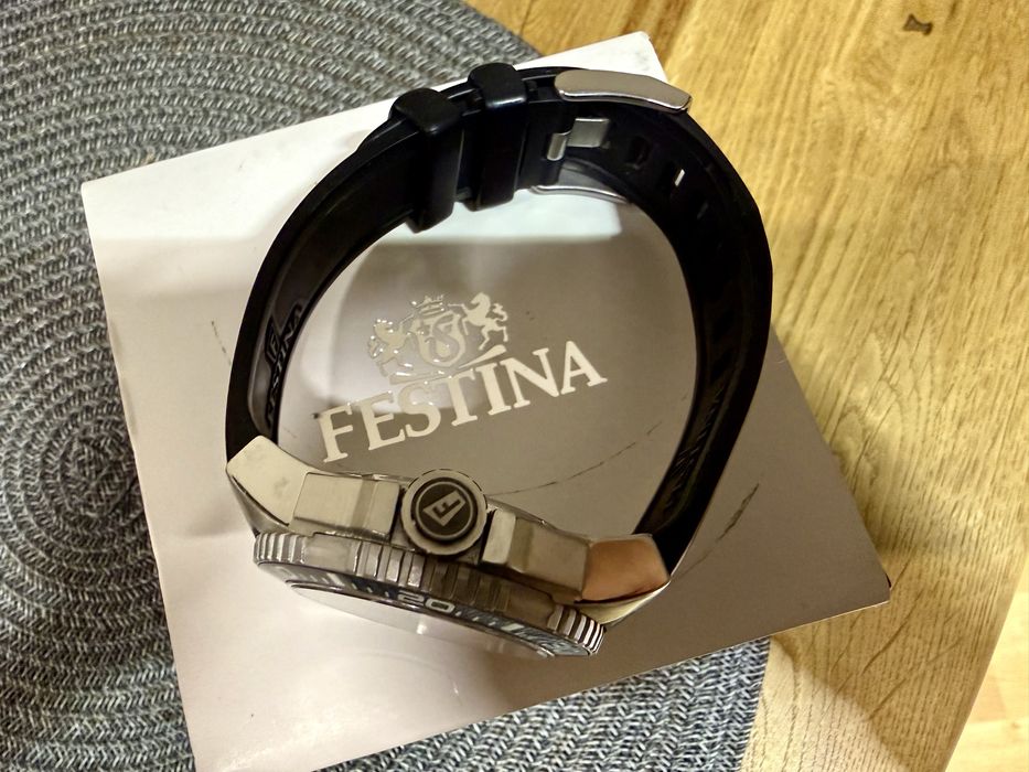Часовник Festina
