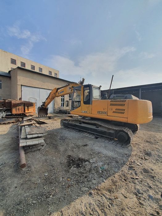 Экскаватор XCMG XE260C
