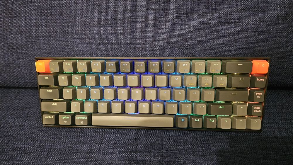 Vând tastatura Keychron K6, stare foarte bună