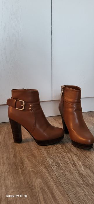 Продам ботильоны женские 3000т. 35 размер.