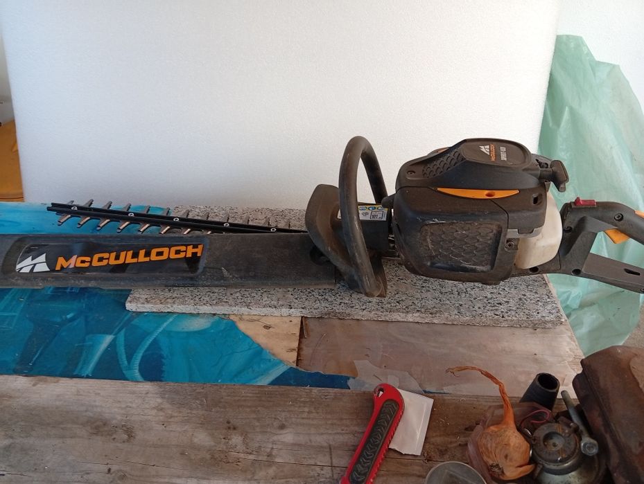 Mcculoch drujbă și trimer tăiat gard viu
