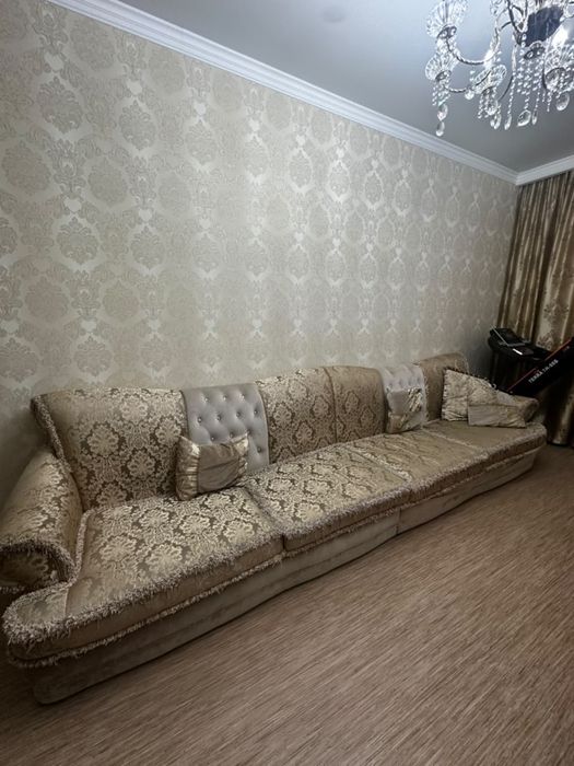 ПРОДАМ диван, 4 метра длина, гобелен