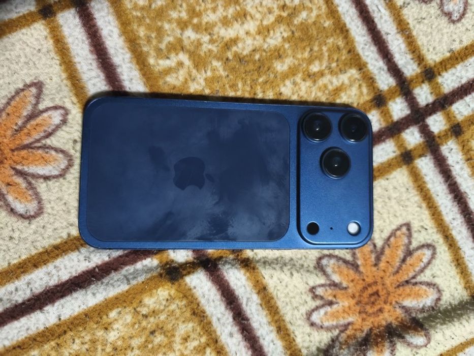 обменяю iphone xr в корпусе 17 pro