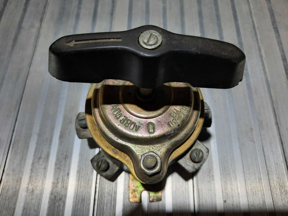 автомат-выключатель 63 А (220/380) СССР