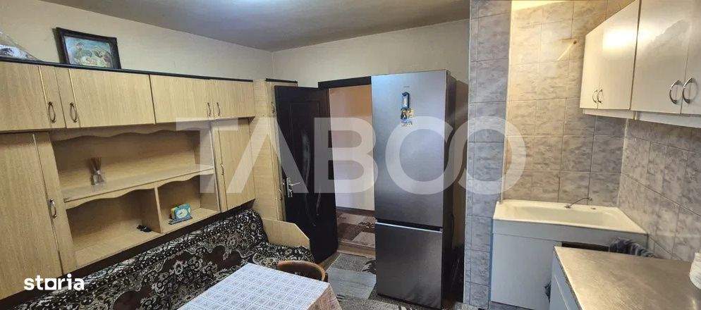 Apartament cu 2 camere de vanzare in Plopilor bloc izolat cu boxa — fotografia 3