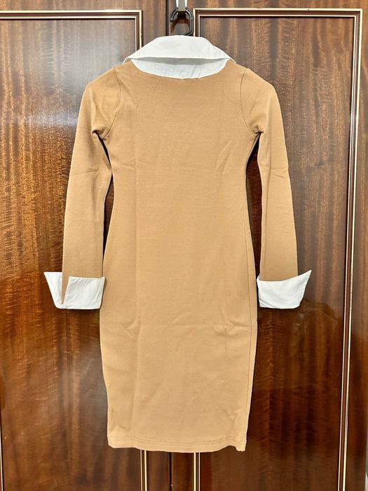 Дамска рокля с яка