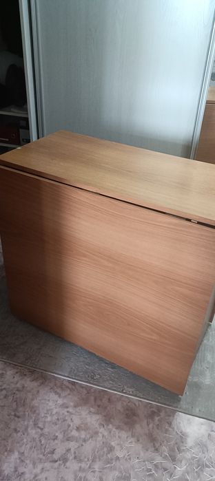 Продам стол книжка