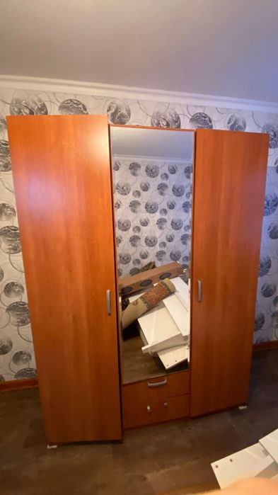 Продам шкаф спальный