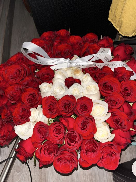 Букет 75шт розы новая с первего буква именам