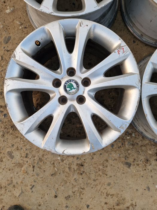 Jante Skoda Superb R17