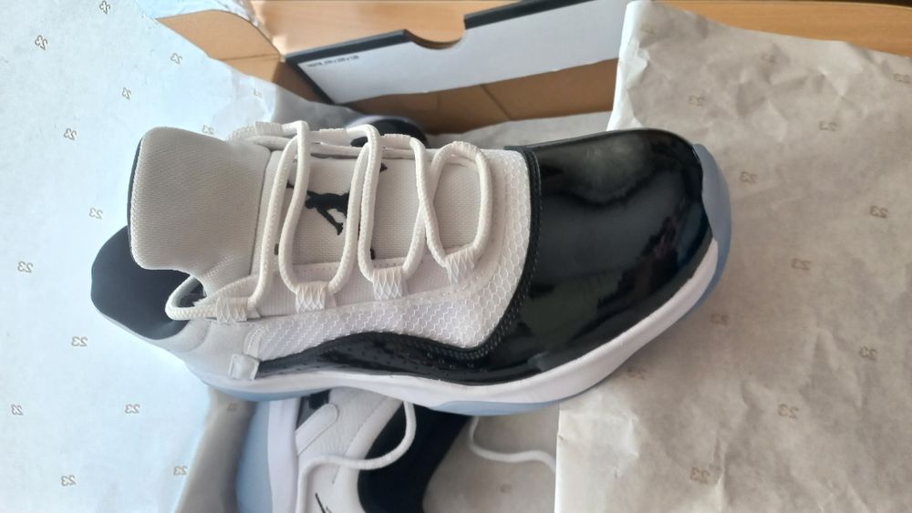 Air jordan 11 CMFT low marime 42