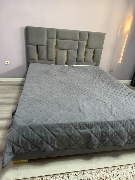 Продам кровать двухспальную.