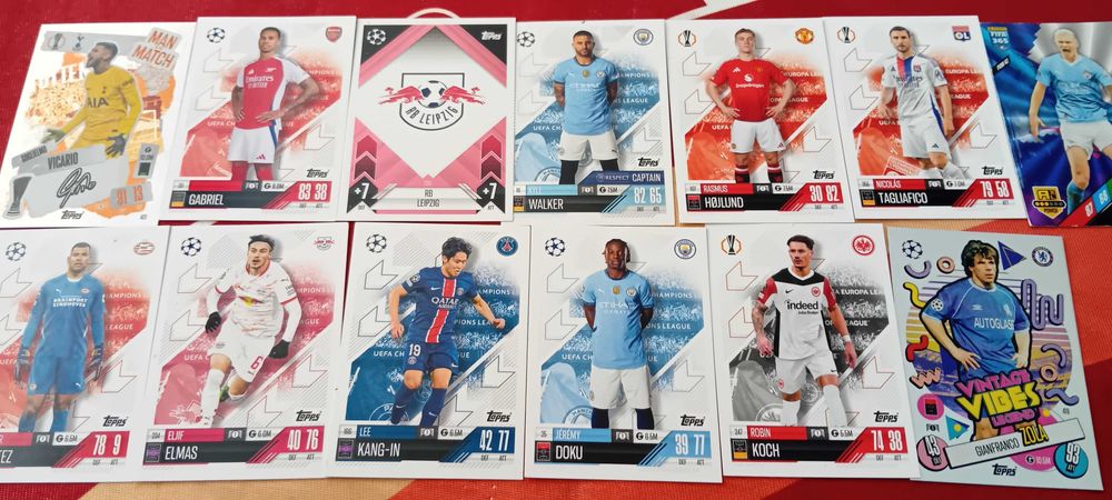 12 MATCH ATTAX и 1 Adrenalyn футболни карти, Най-вероятно от 2024 година