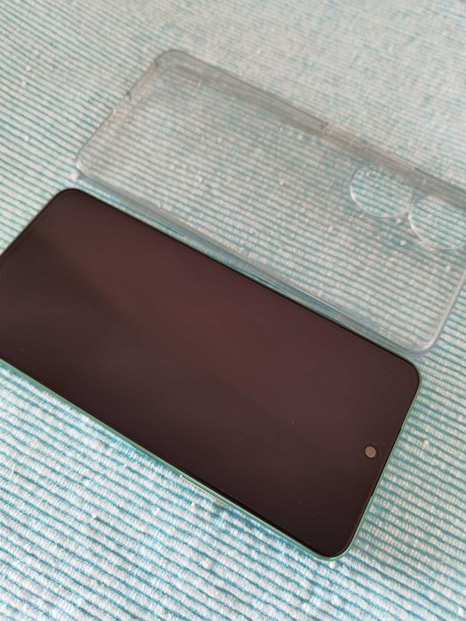 Продавам нов HUAWEI nova 12 SE