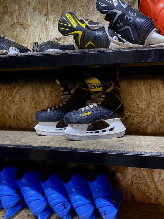 Продам коньки за 10000