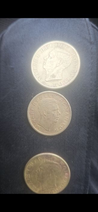 De vanzare 14 monede