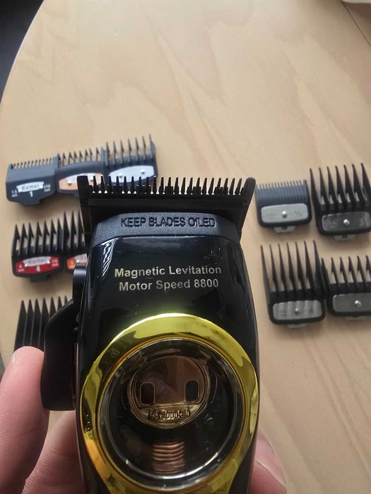 Машинка за подстригване Kemei KM 2373