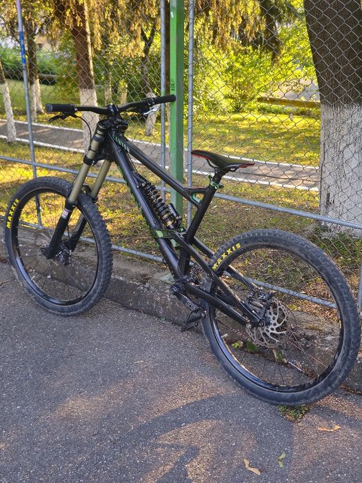 Bicicleta downhill Canyon torque frx