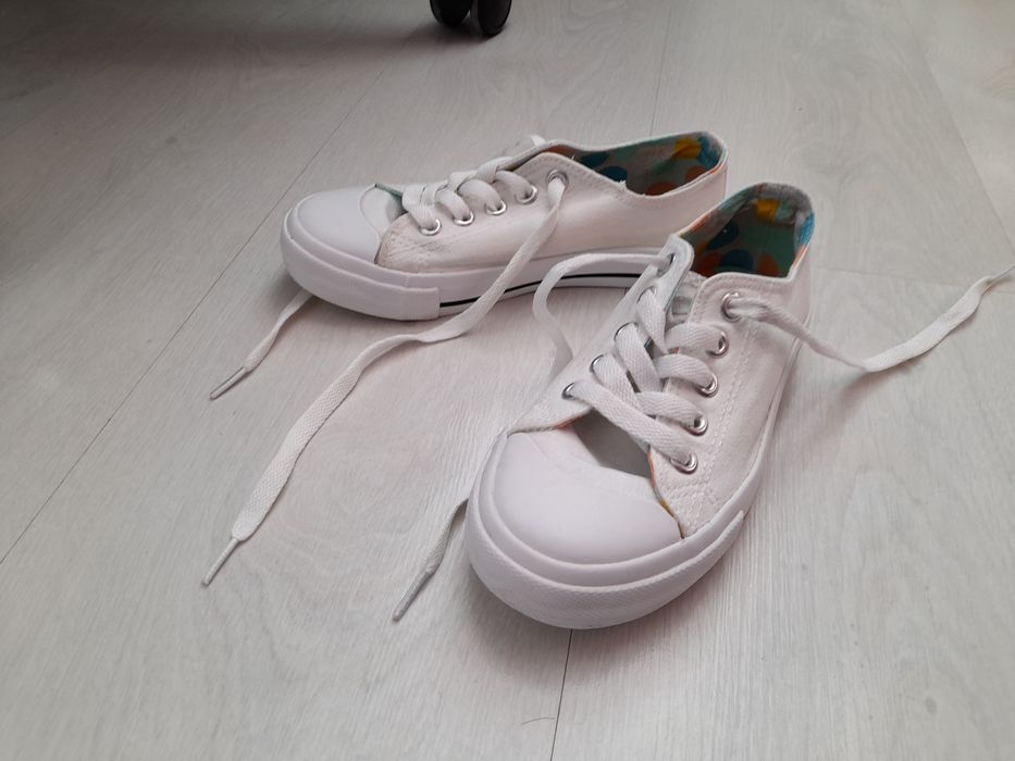 Бели детски кецове 30номер! Спешно и изгодно!