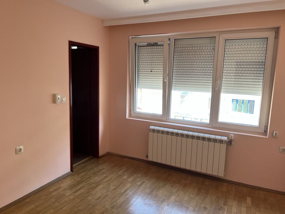 Дава се под наем Четиристаен апартамент в Велико Търново, Акация - 140 кв.м за 500 € - Снимка #11