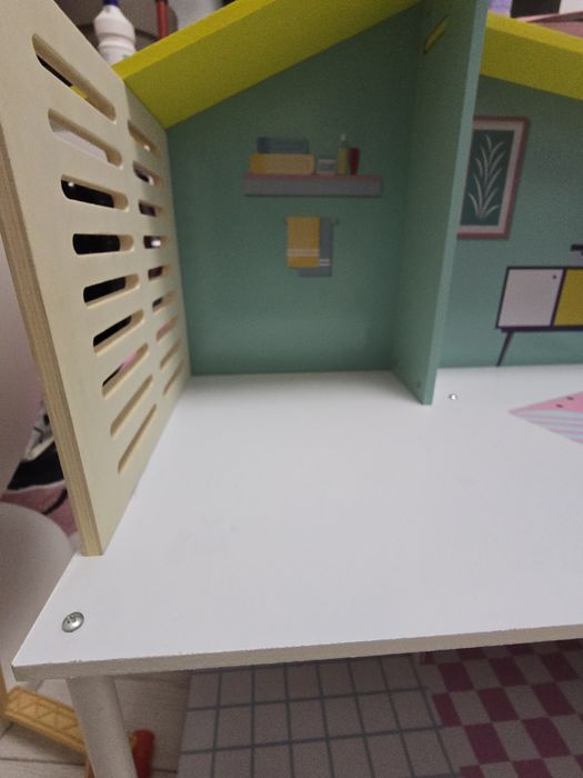 Căsuța din lemn compatibila cu păpuși Barbie de 29 cm