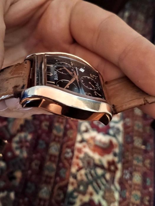 продавам часовник Bulova  - с розово златно покритие