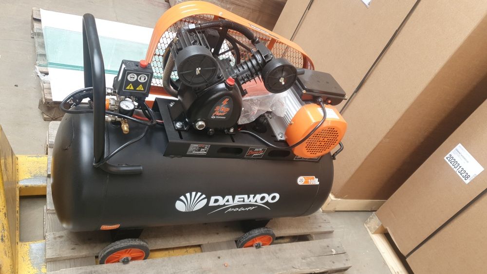 Компресор чисто нов. Идеален за сервиз.