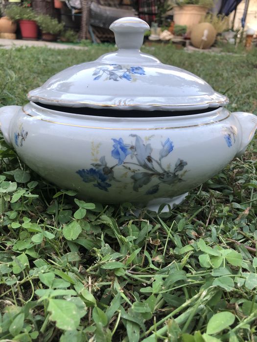 Порцеланов супник