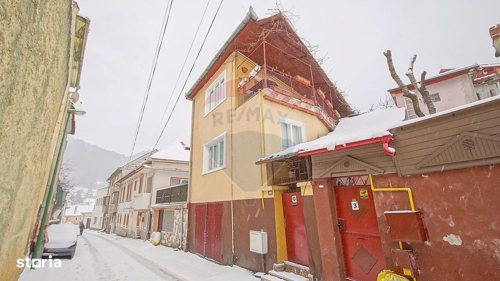 Proprietate cu 2 apartamente și garaj, Schei