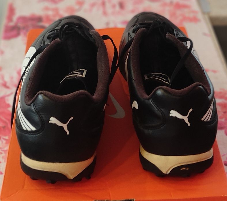 Pantofi de fotbal
