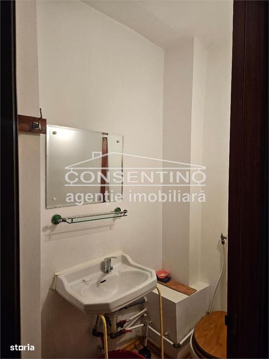 Se vinde apartam . 3 camere , dec, liber , str .Patriei
