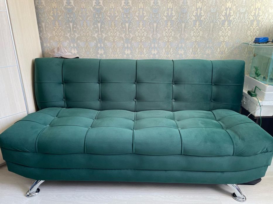 Продается практический новый диван