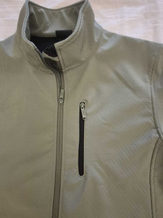 Softshell / Jacheta rezistenta la intemperii - marimea L