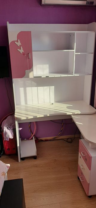 Детско бюро с надстройка