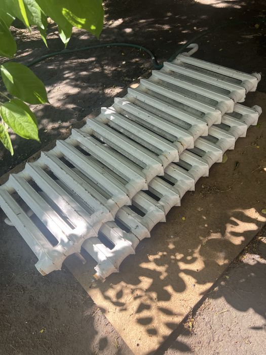 Продам батареи 2 штуки
