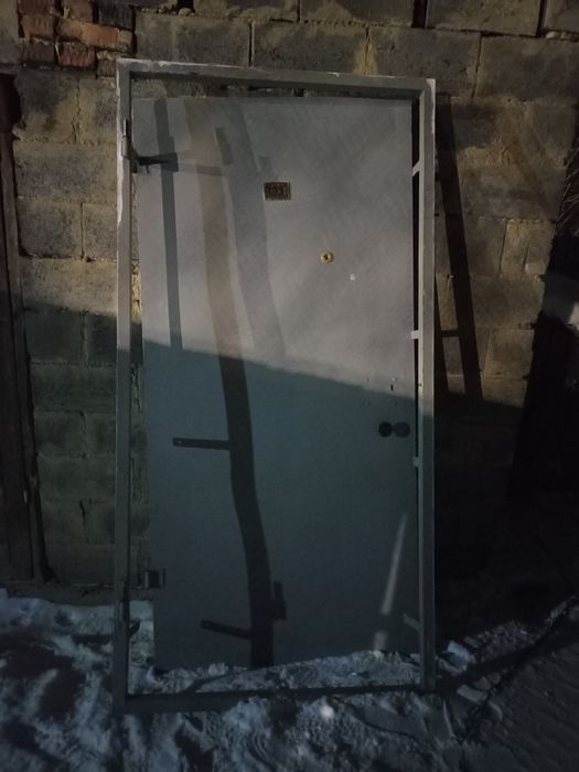 Продам дверь жилезную