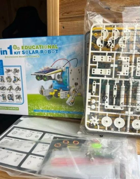 Конструктор - соларен робот 13 в 1