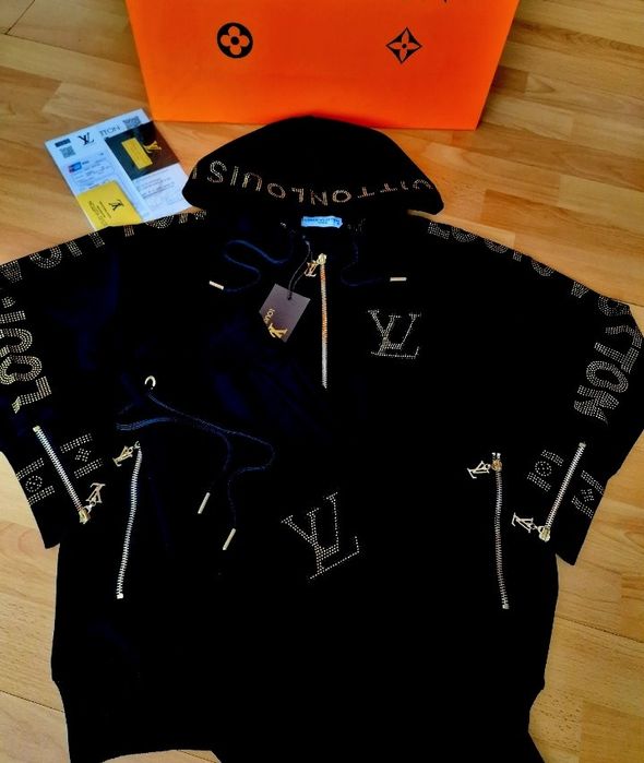 Treninguri dama Louis Vuitton,marimi diverse,logo metalic auriu,sacule
