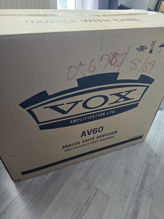 Усилвател за китара Vox AV60 + footswitch / кубе, комбо, футсуич