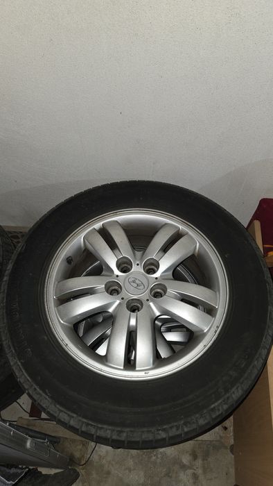 Vând 215 65 r16  roti Vara Hyundai Tucson cauciucuri 215 65 16