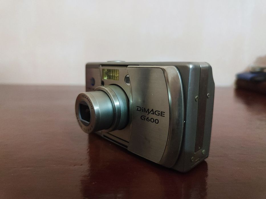 Цифровой фотоаппарат Konica Minolta DiMAGE G600