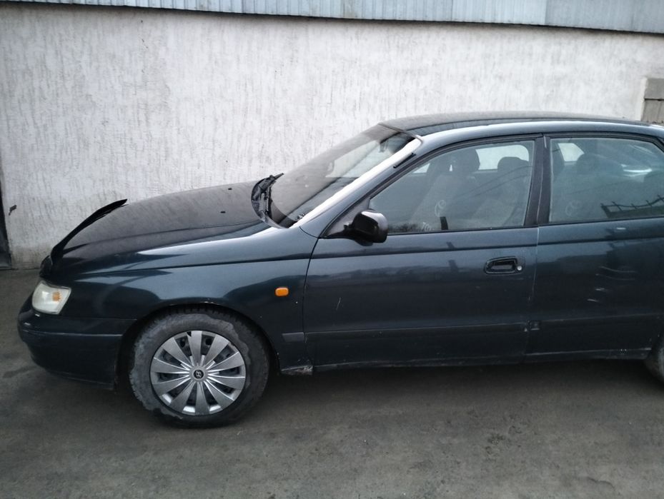 Срочно продам таета карина