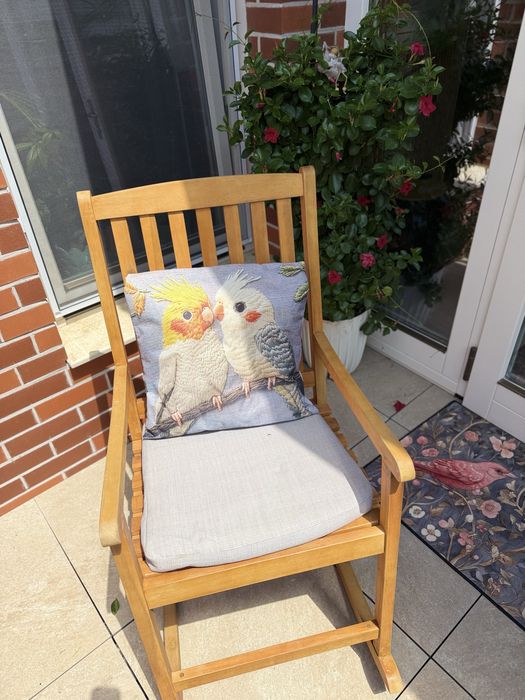 Oferta azi  fotoliu balansoar  din lemn de acacia