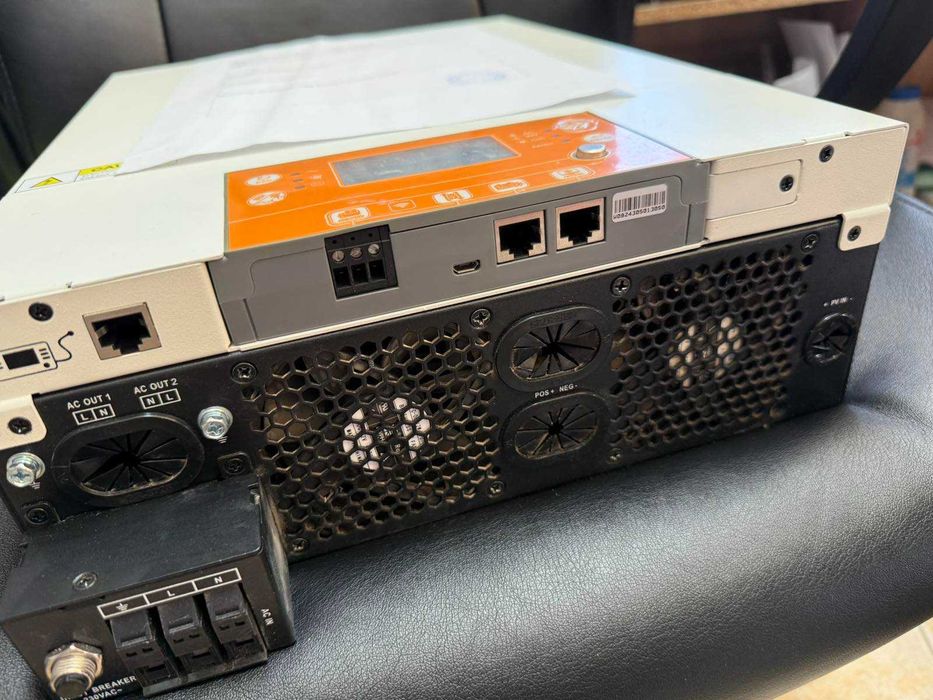 Хибриден соларен инвертор MPPT VM III 6000 TWIN