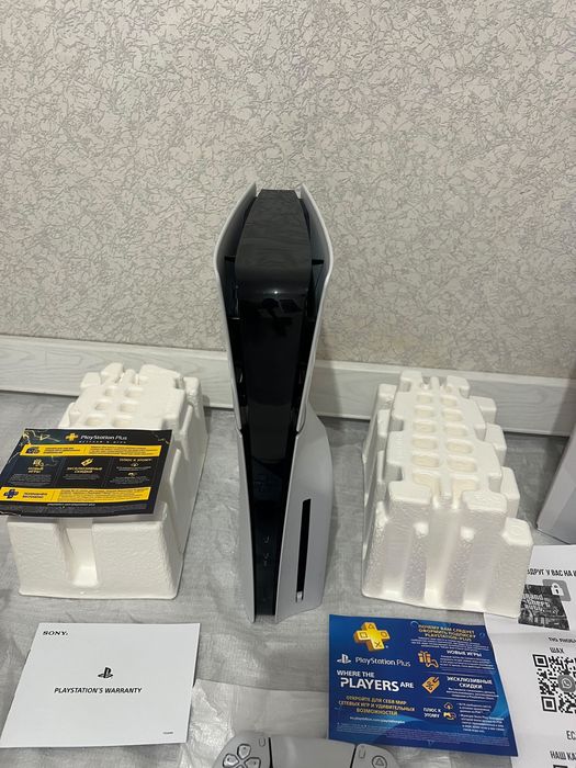 Продам новую PlayStation 5 slim 1tb.