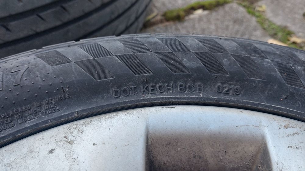 4 бр. летни гуми 215/50 R17 с алуминиеви джанти – комплект