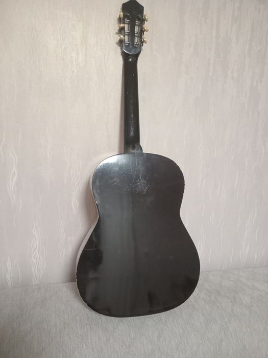 Гитара шестиструнная