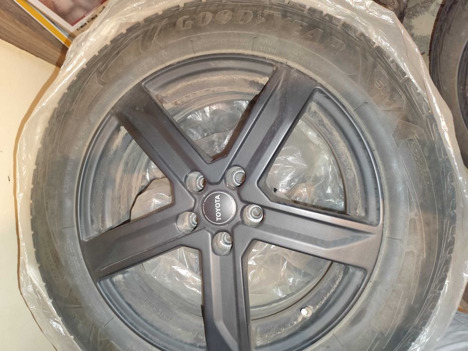 Джанти с гуми Toyota Rav4 225/60/18