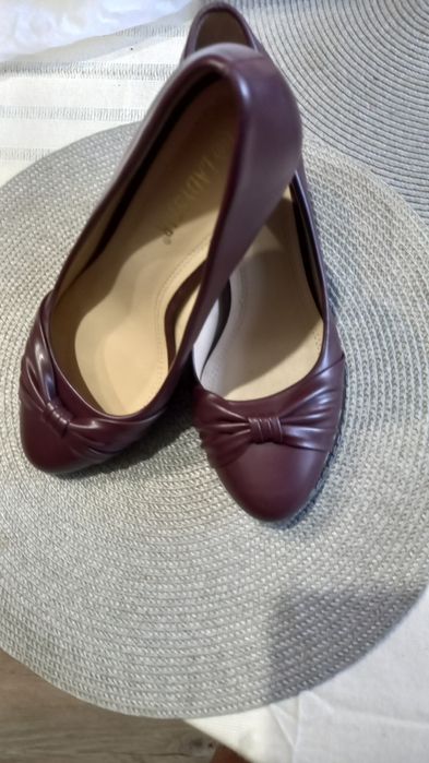 Обувки в цвят бордо от Италия
