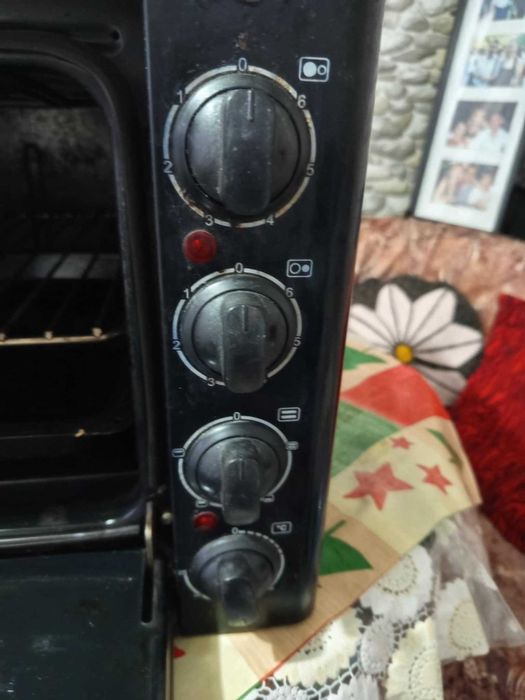 Продавам изгодно готварска печка "Елдом"с керамични котлони